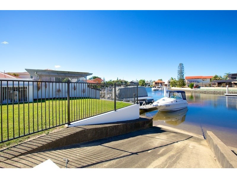 45 Daru Avenue, Runaway Bay QLD 4216