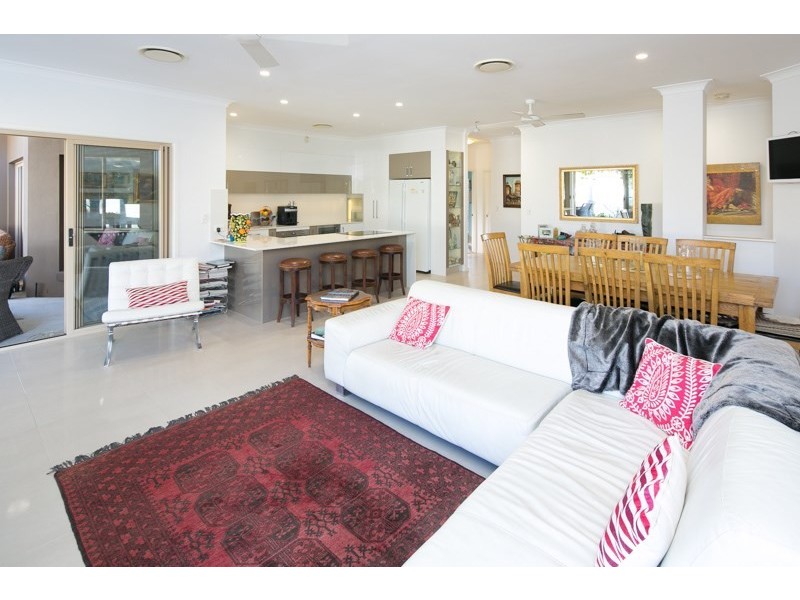 7 Shoreham Chase, Arundel QLD 4214