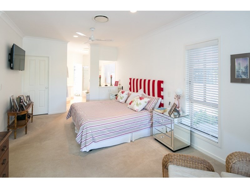 7 Shoreham Chase, Arundel QLD 4214