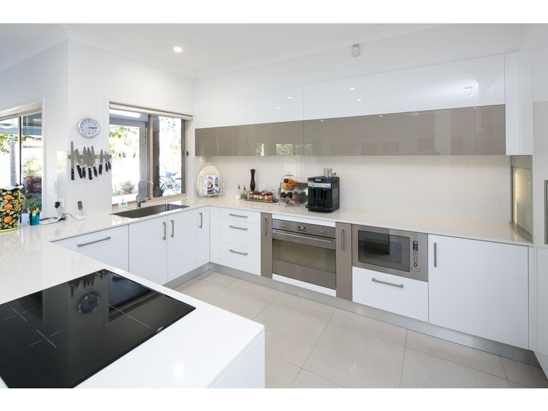 7 Shoreham Chase, Arundel QLD 4214