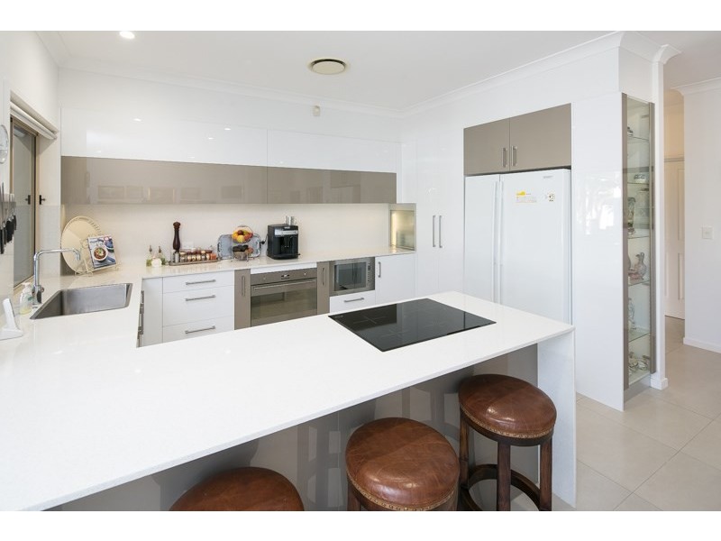 7 Shoreham Chase, Arundel QLD 4214