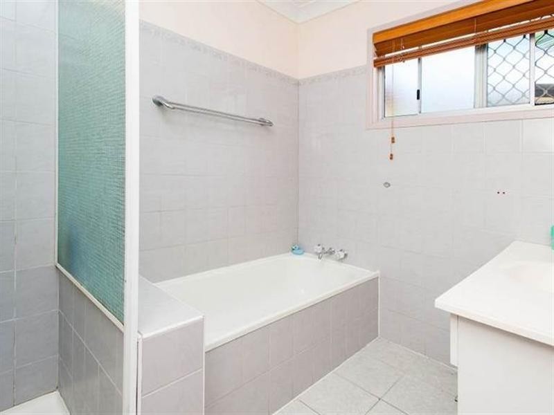 15 Iando Street, Coombabah QLD 4216