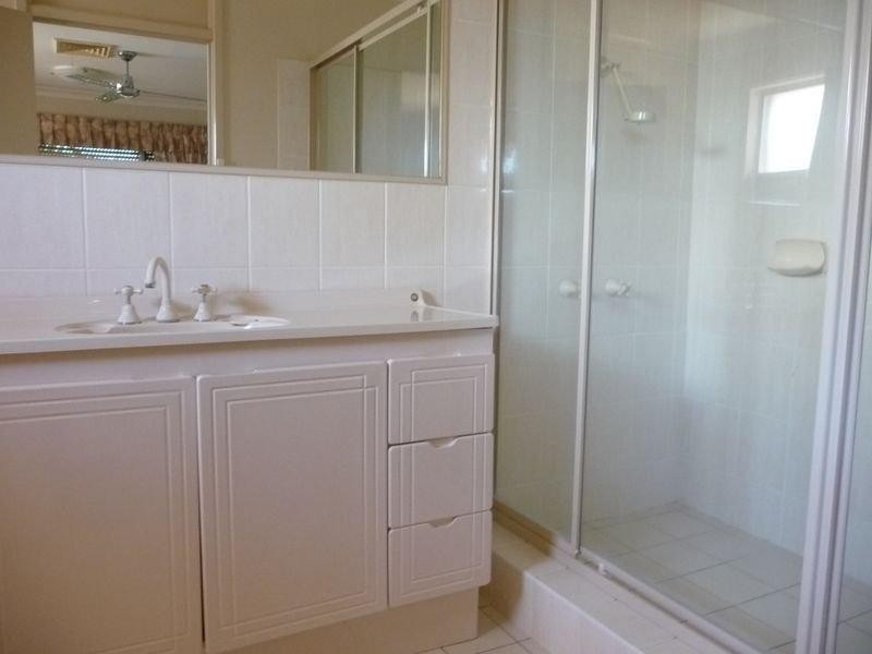 25 O’Grady Drive, Paradise Point QLD 4216