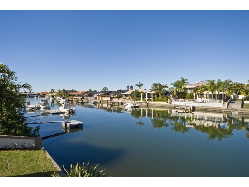 5 Smugglers Place, Runaway Bay QLD 4216