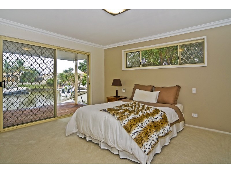 5 Smugglers Place, Runaway Bay QLD 4216