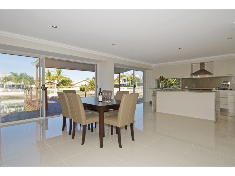 5 Smugglers Place, Runaway Bay QLD 4216