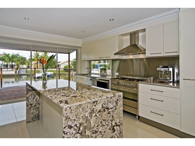 5 Smugglers Place, Runaway Bay QLD 4216