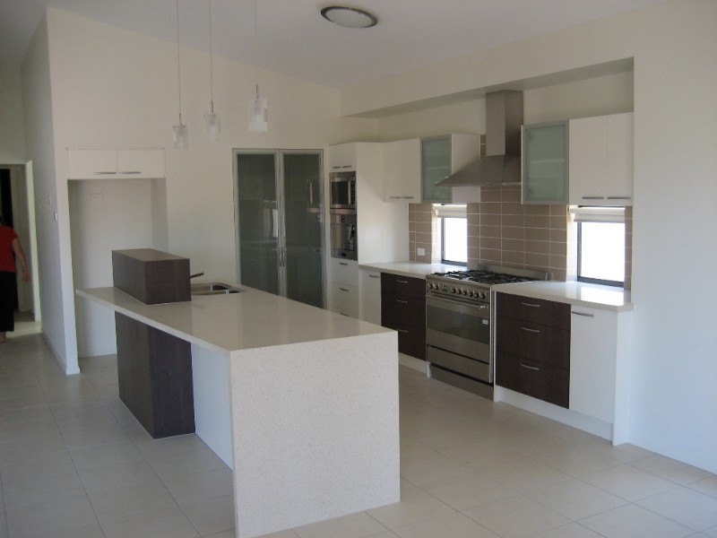 30 Marina Parade, Jacobs Well QLD 4208