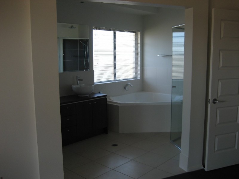 30 Marina Parade, Jacobs Well QLD 4208