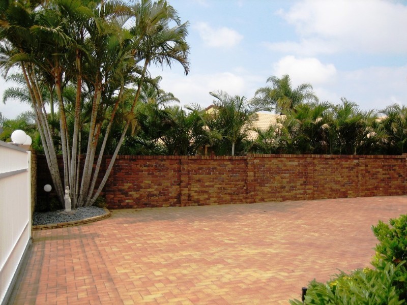 10 Pebble Beach Drive, Runaway Bay QLD 4216