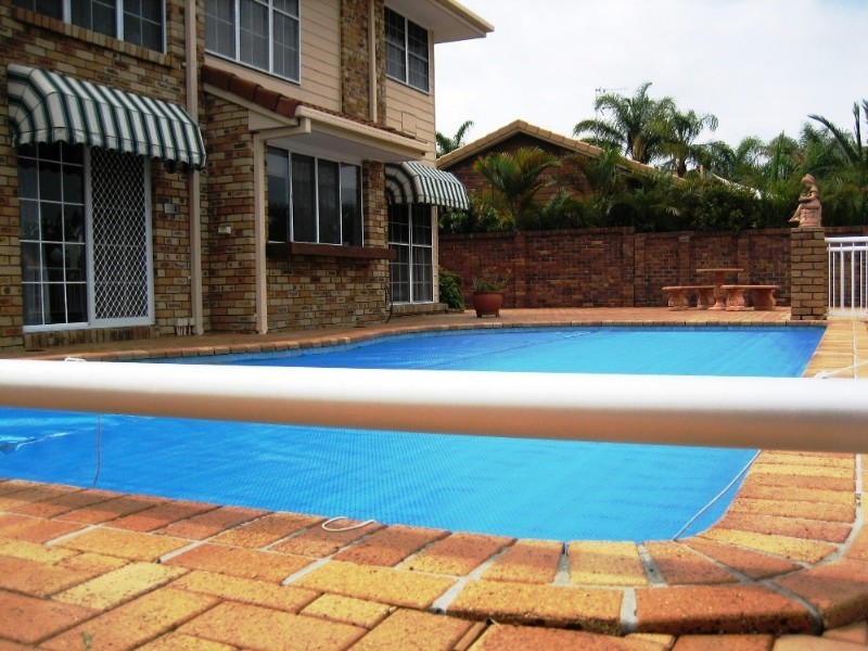 10 Pebble Beach Drive, Runaway Bay QLD 4216