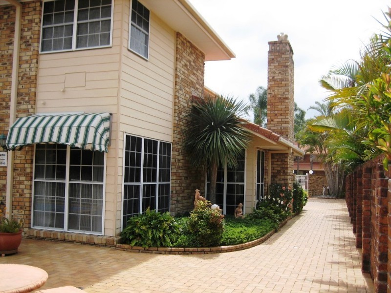 10 Pebble Beach Drive, Runaway Bay QLD 4216