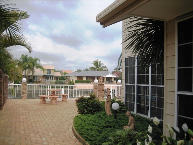 10 Pebble Beach Drive, Runaway Bay QLD 4216