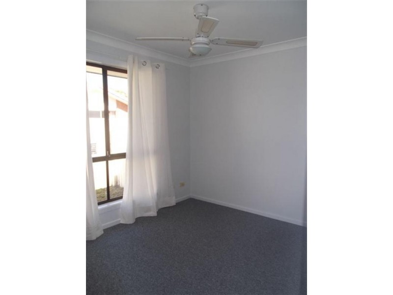 1/2 Warrie Close, Paradise Point QLD 4216