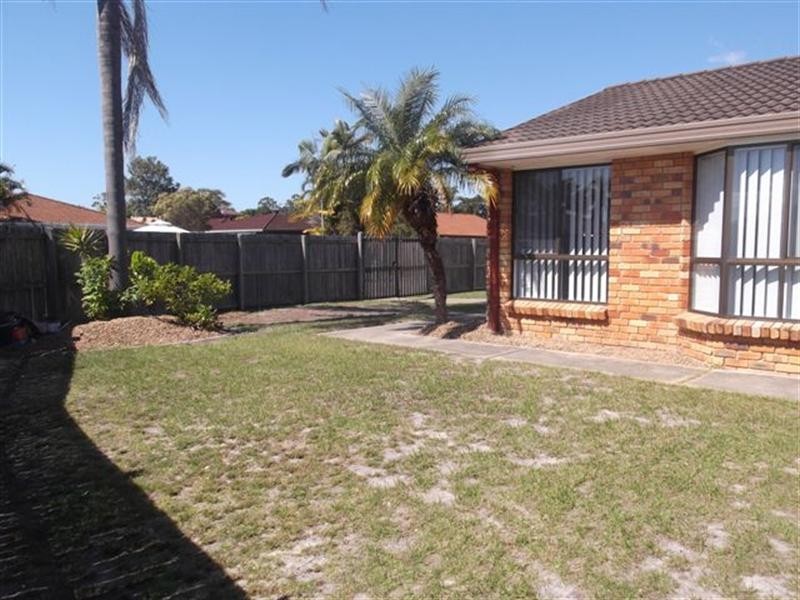 1/2 Warrie Close, Paradise Point QLD 4216