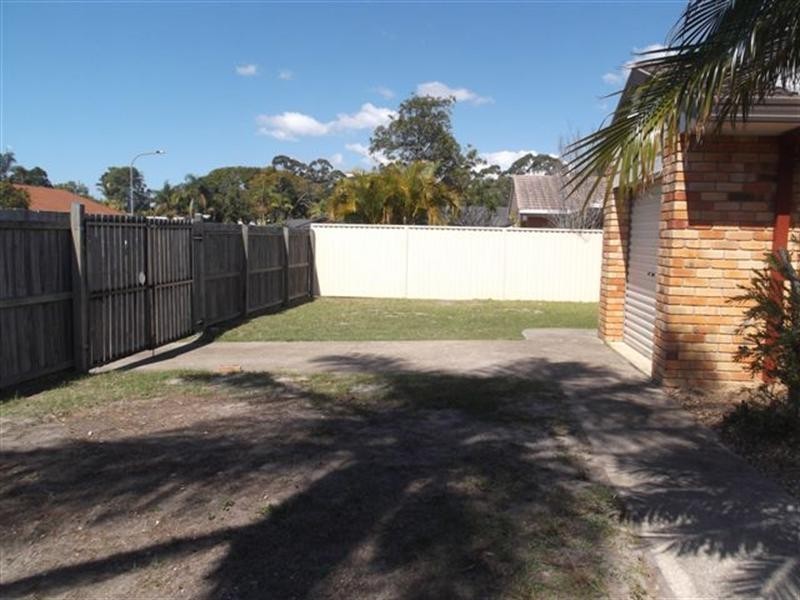 1/2 Warrie Close, Paradise Point QLD 4216