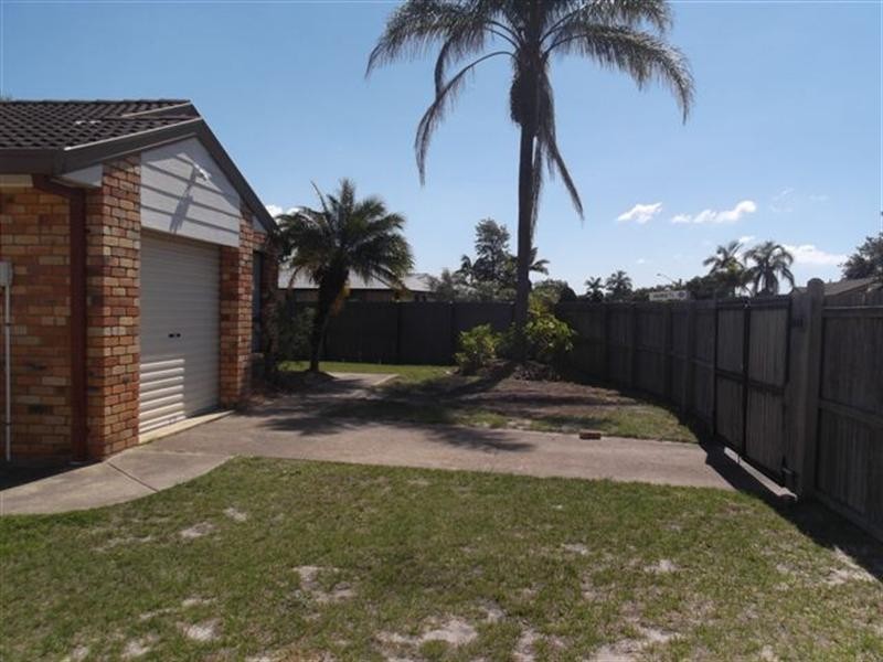1/2 Warrie Close, Paradise Point QLD 4216