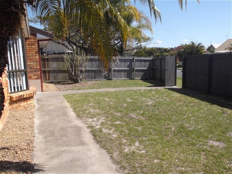 1/2 Warrie Close, Paradise Point QLD 4216