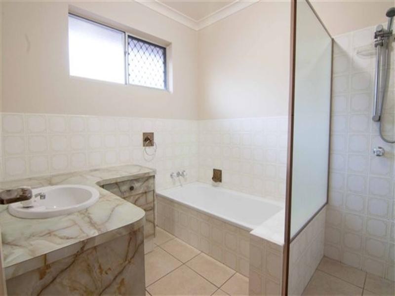 25 O’Grady Drive, Paradise Point QLD 4216