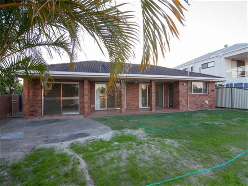 25 O’Grady Drive, Paradise Point QLD 4216