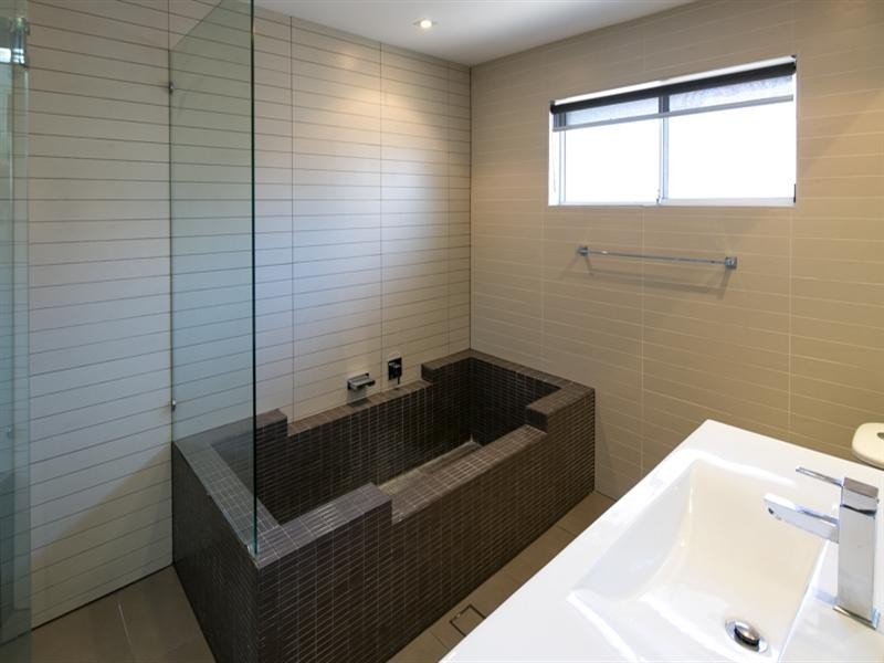 46 Cockleshell Court, Runaway Bay QLD 4216