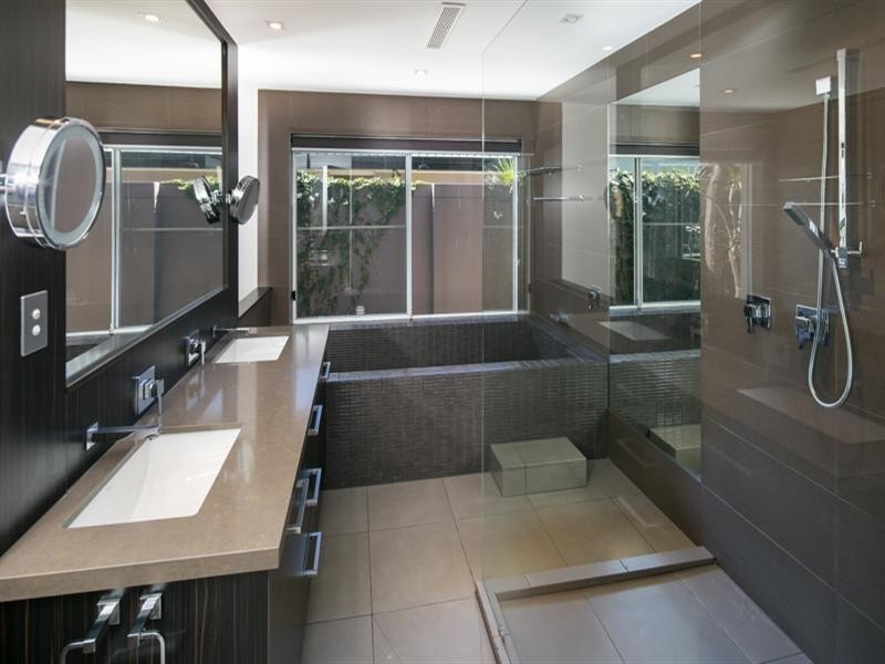 46 Cockleshell Court, Runaway Bay QLD 4216