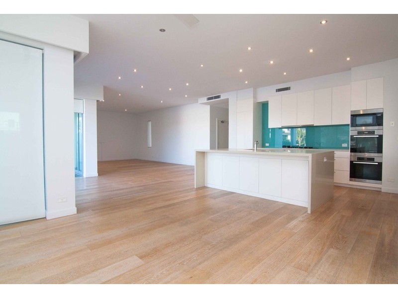 1/11 Canal Avenue, Runaway Bay QLD 4216