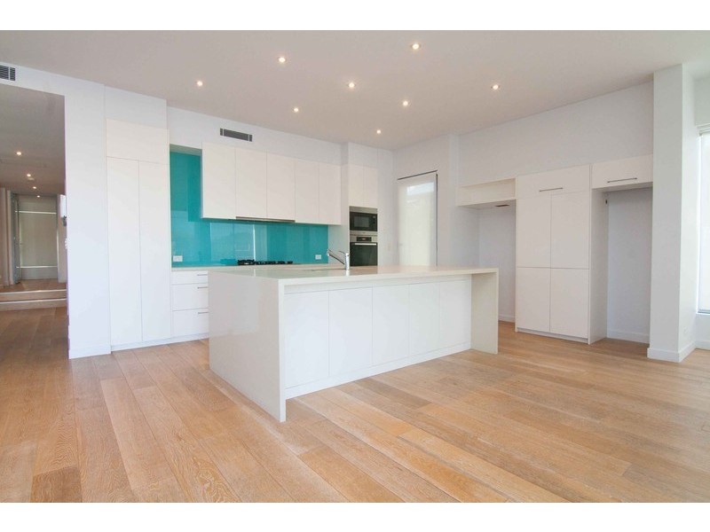 1/11 Canal Avenue, Runaway Bay QLD 4216