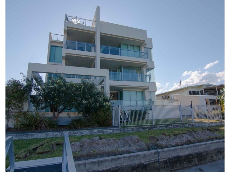 1/11 Canal Avenue, Runaway Bay QLD 4216