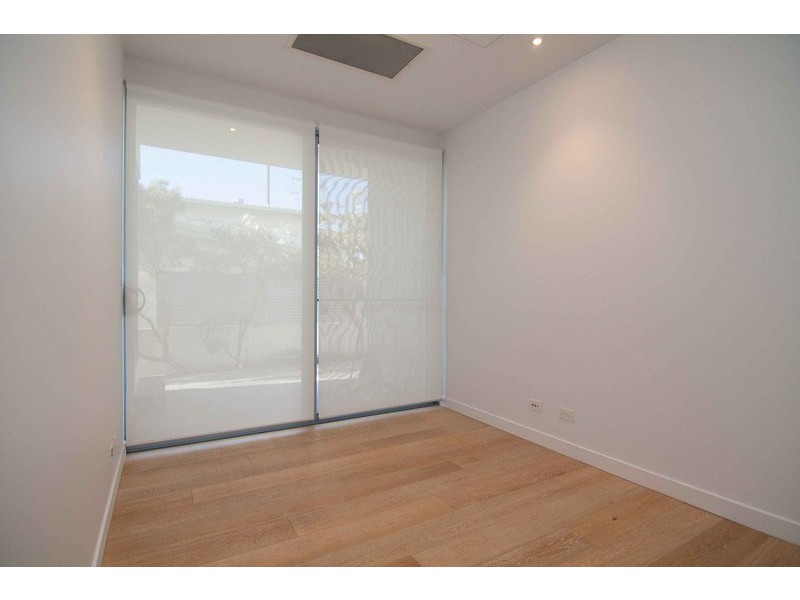 1/11 Canal Avenue, Runaway Bay QLD 4216