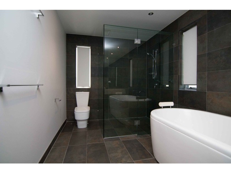 1/11 Canal Avenue, Runaway Bay QLD 4216