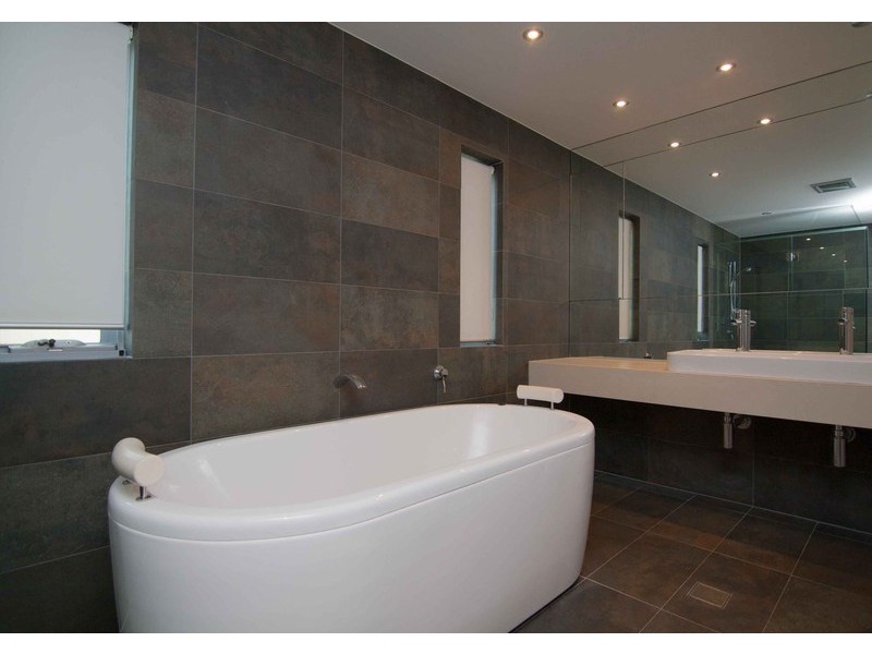 1/11 Canal Avenue, Runaway Bay QLD 4216