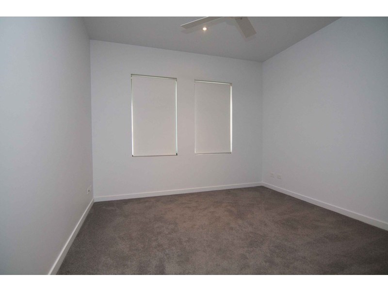 1/11 Canal Avenue, Runaway Bay QLD 4216