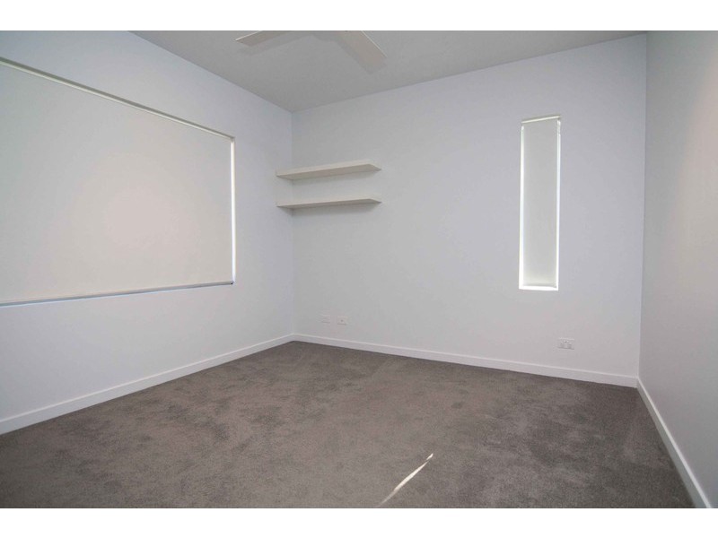 1/11 Canal Avenue, Runaway Bay QLD 4216