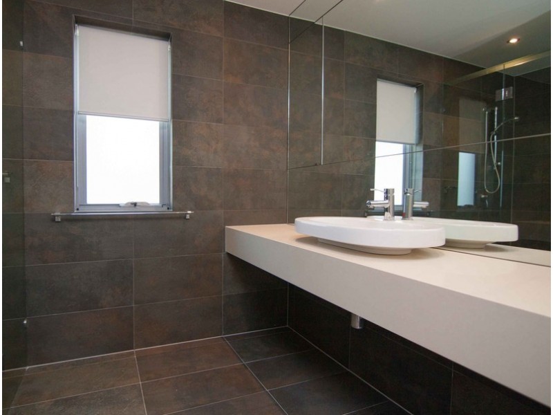 1/11 Canal Avenue, Runaway Bay QLD 4216