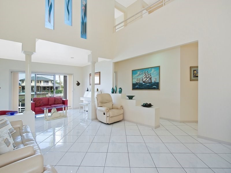 52 Pebble Beach Drive, Runaway Bay QLD 4216