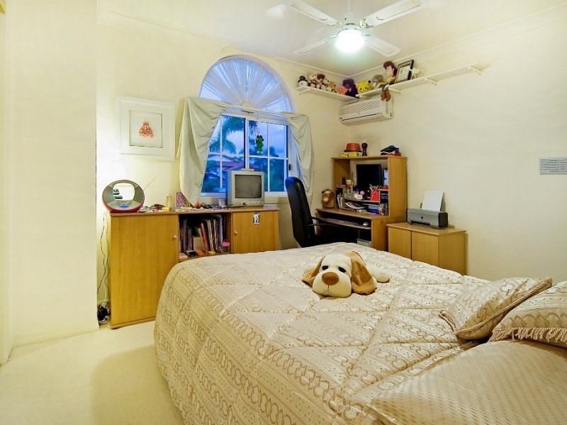 52 Pebble Beach Drive, Runaway Bay QLD 4216