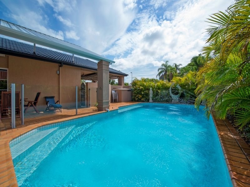 52 Pebble Beach Drive, Runaway Bay QLD 4216