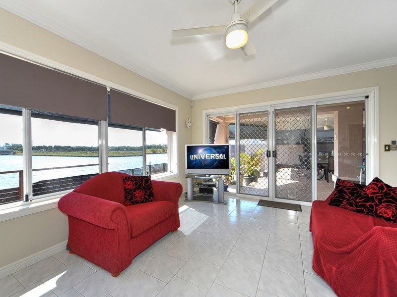 34 Anchorage Way, Biggera Waters QLD 4216