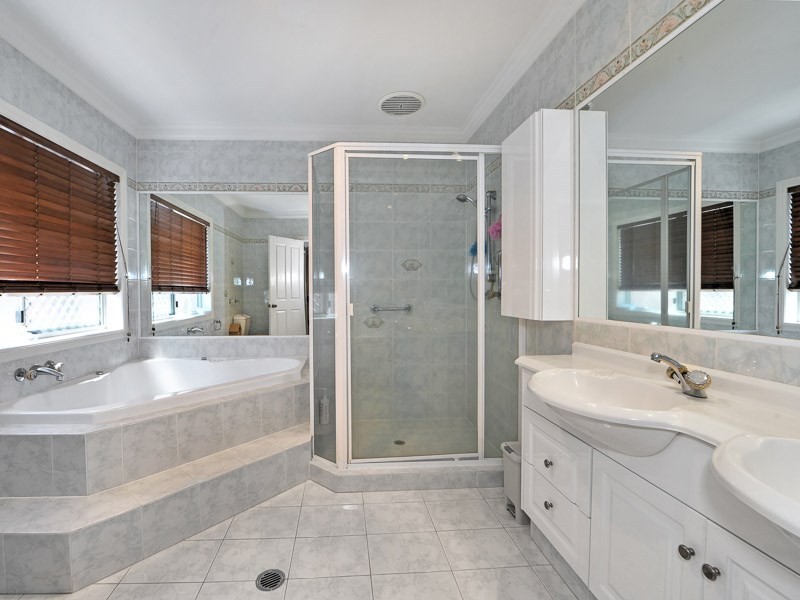 34 Anchorage Way, Biggera Waters QLD 4216