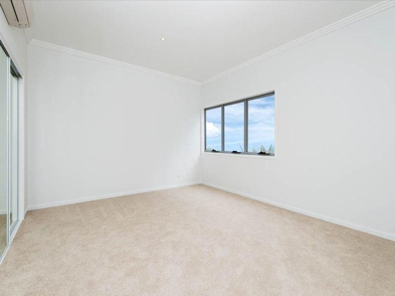 18B Compass Drive, Biggera Waters QLD 4216