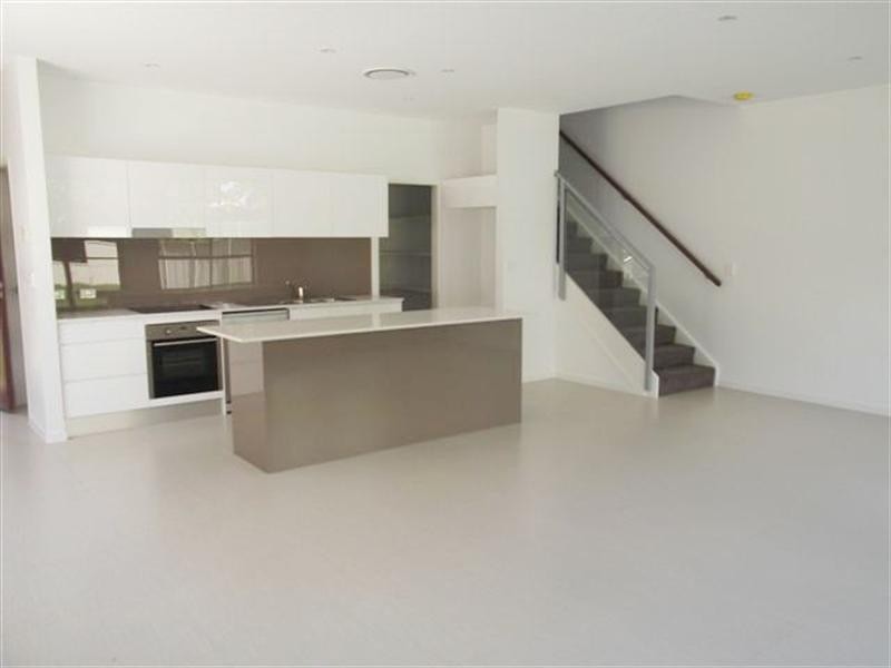 2/8 Compass Drive, Biggera Waters QLD 4216