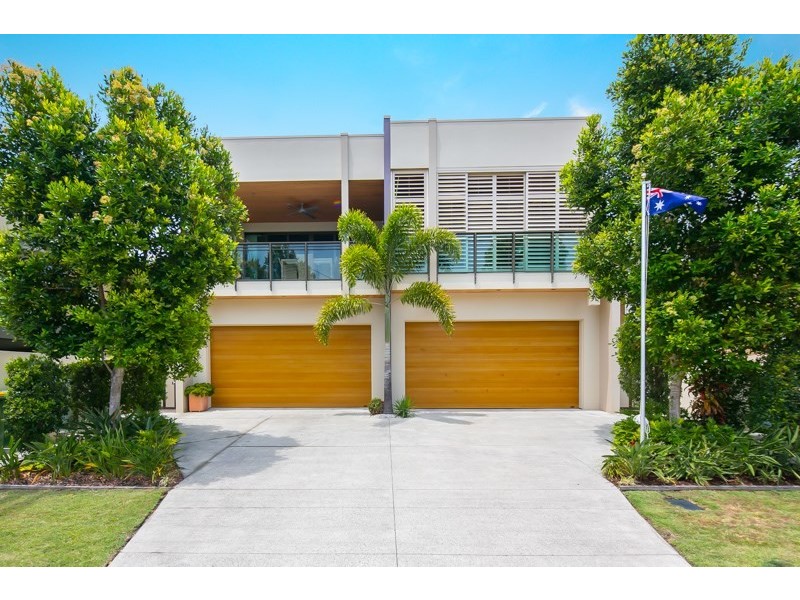 2/8 Eider Avenue, Paradise Point QLD 4216