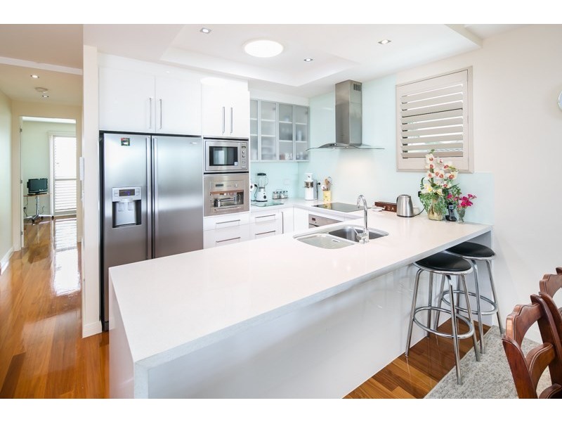 2/8 Eider Avenue, Paradise Point QLD 4216