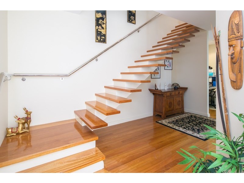 2/8 Eider Avenue, Paradise Point QLD 4216