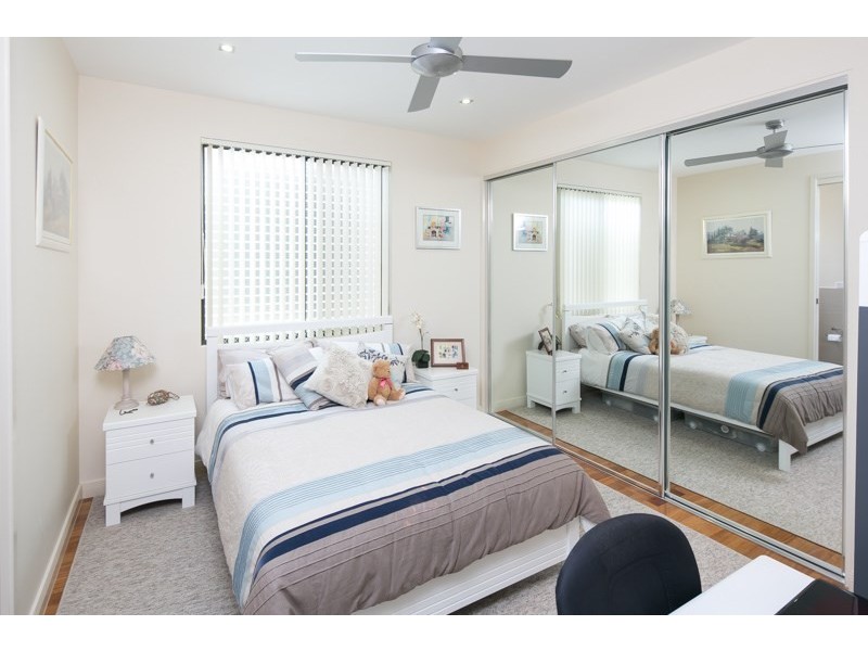 2/8 Eider Avenue, Paradise Point QLD 4216