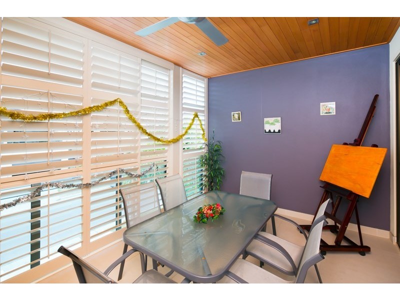 2/8 Eider Avenue, Paradise Point QLD 4216