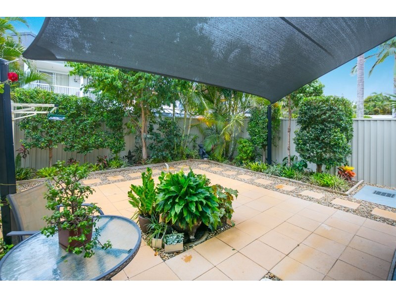 2/8 Eider Avenue, Paradise Point QLD 4216