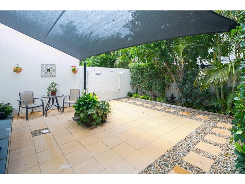 2/8 Eider Avenue, Paradise Point QLD 4216