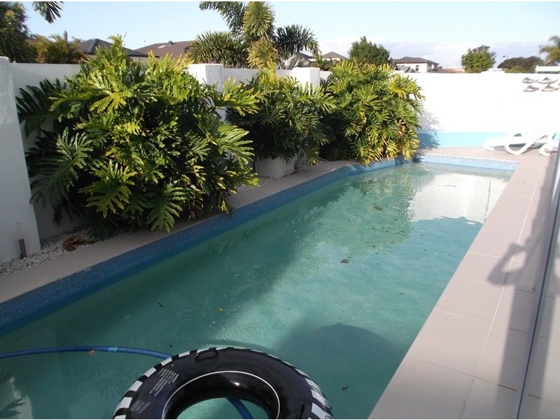 1 Trieste Court, Runaway Bay QLD 4216